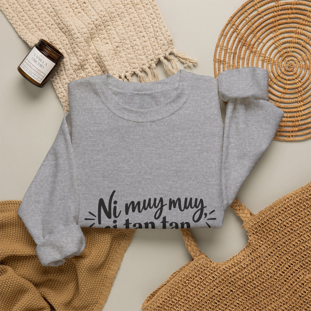 Crewneck Sweatshirt — "Ni muy muy, ni tan tan... pero sí" Spanish Quote Cozy Pullover