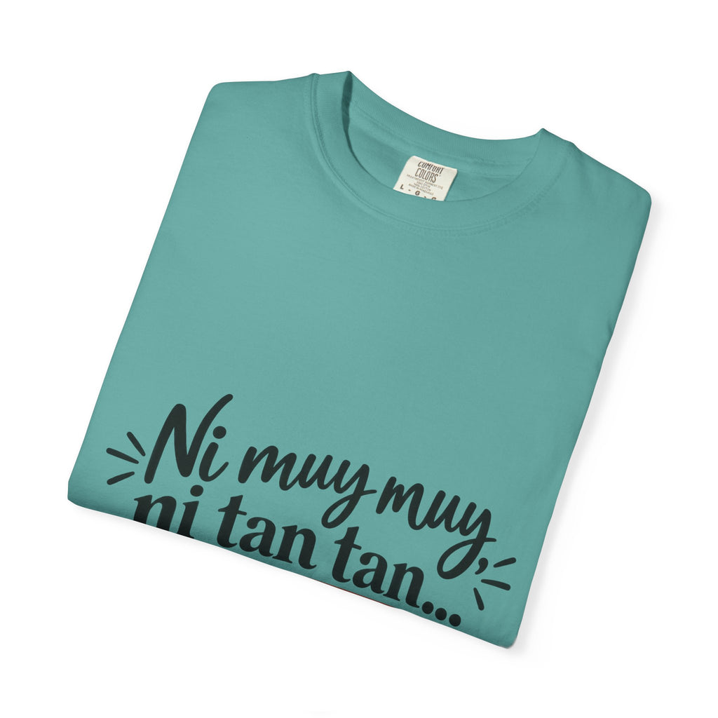 T-Shirt — Spanish Phrase “Ni muy muy ni tan tan… pero sí.” Casual Graphic Tee