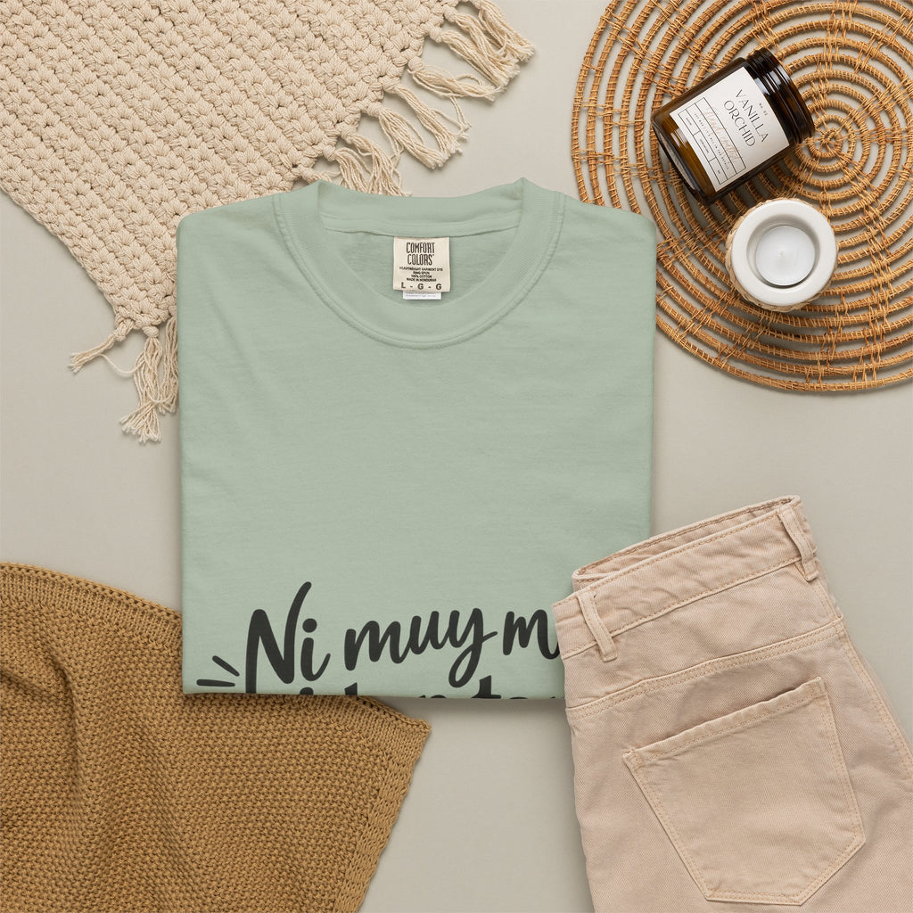 T-Shirt — Spanish Phrase “Ni muy muy ni tan tan… pero sí.” Casual Graphic Tee
