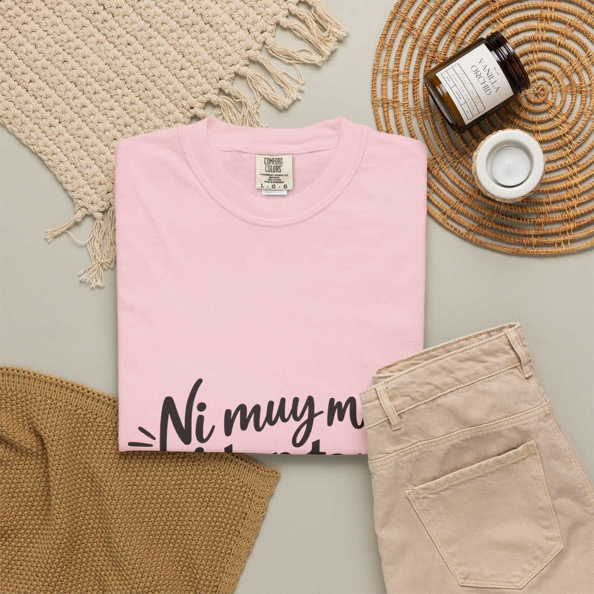 T-Shirt — Spanish Phrase “Ni muy muy ni tan tan… pero sí.” Casual Graphic Tee