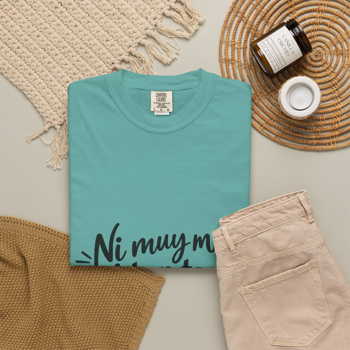 T-Shirt — Spanish Phrase “Ni muy muy ni tan tan… pero sí.” Casual Graphic Tee