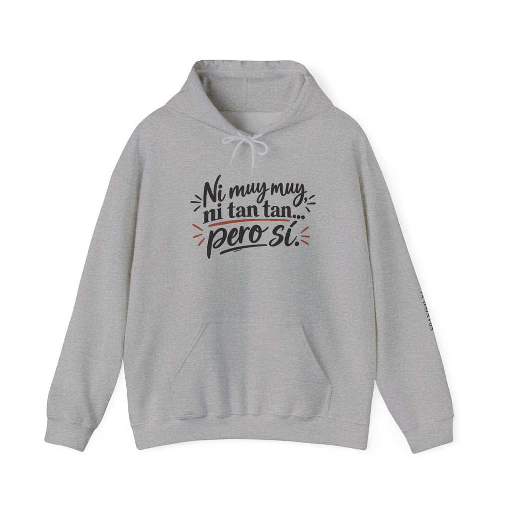 Hoodie — "Ni muy muy, ni tan tan, pero sí" Spanish Quote Graphic Hoodie
