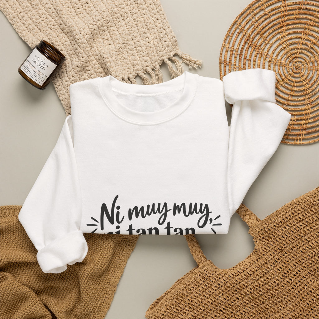 Crewneck Sweatshirt — "Ni muy muy, ni tan tan... pero sí" Spanish Quote Cozy Pullover