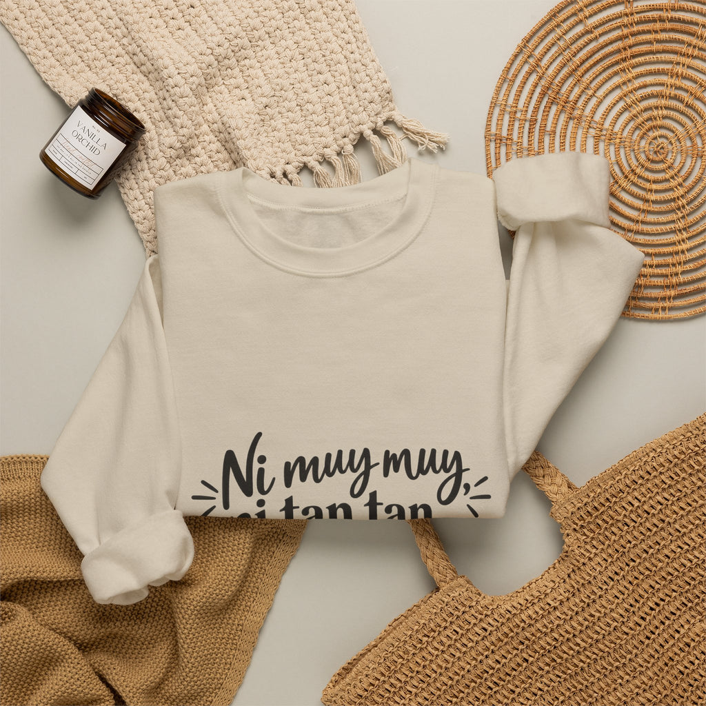 Crewneck Sweatshirt — "Ni muy muy, ni tan tan... pero sí" Spanish Quote Cozy Pullover